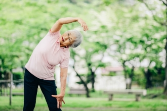 【図解】高齢者向けの簡単な運動！寝たまま・座ったまま出来る運動を解説